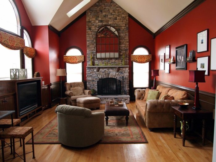 How to decorate a red wall living room